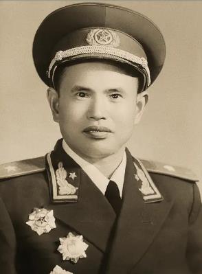 王耀南